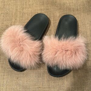 Fur slip on sandals
